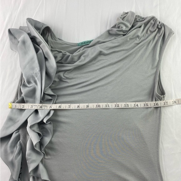 Pleione gray ruffled shoulder & side stretch top, M - Picture 5 of 13